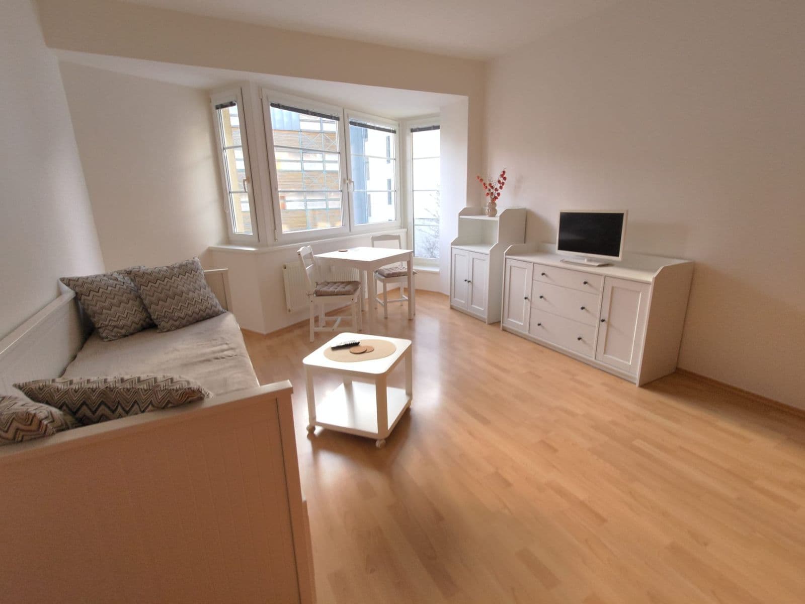 Pronájem bytu 1+kk 35 m², Jeronýmova, Liberec, Liberecký kraj Pronájem bytu 1+kk 35 m², Jeronýmova, Liberec, Liberecký kraj