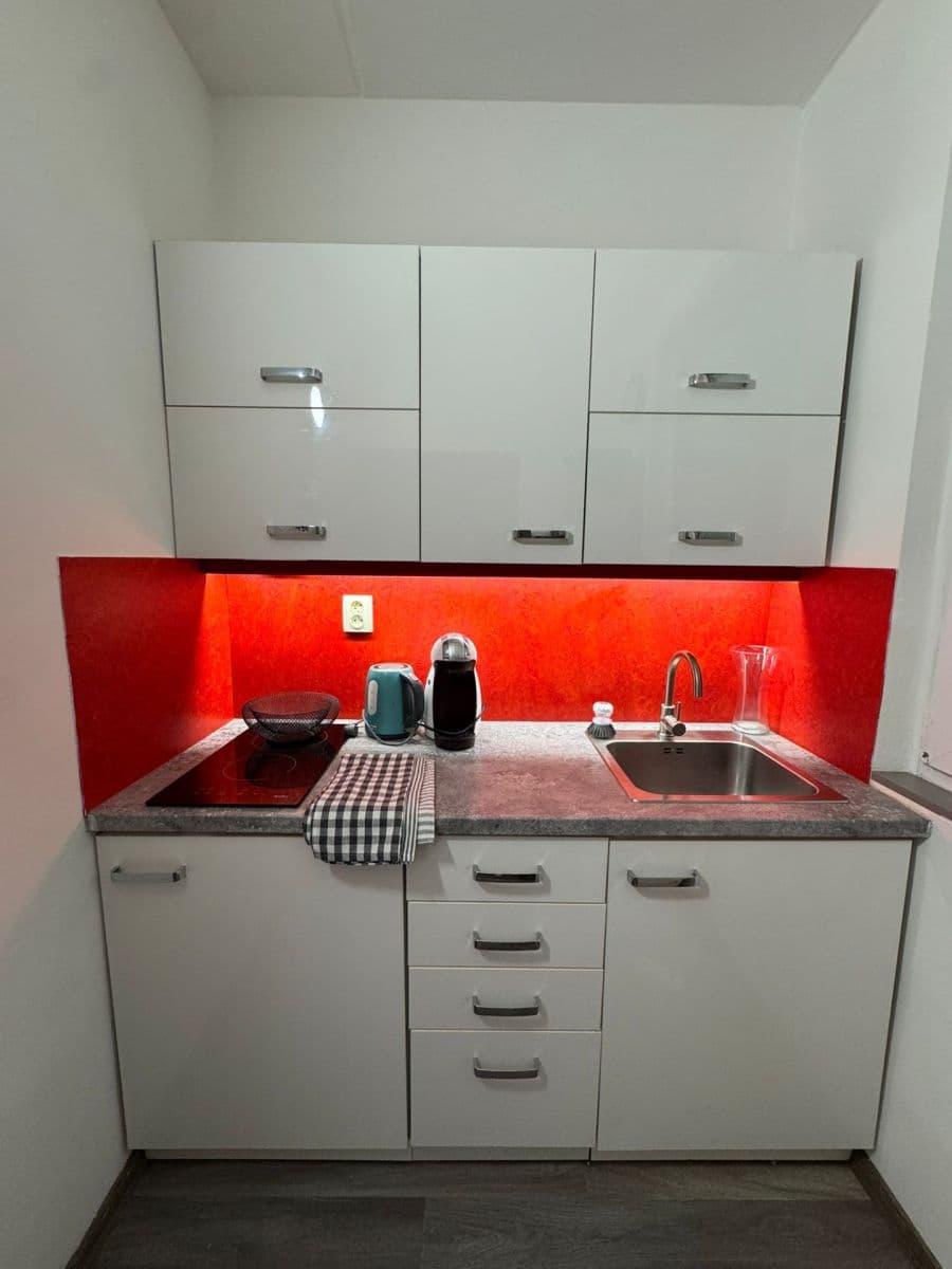 Pronájem bytu 1+kk 29 m², Mikulova, Praha, Praha Pronájem bytu 1+kk 29 m², Mikulova, Praha, Praha