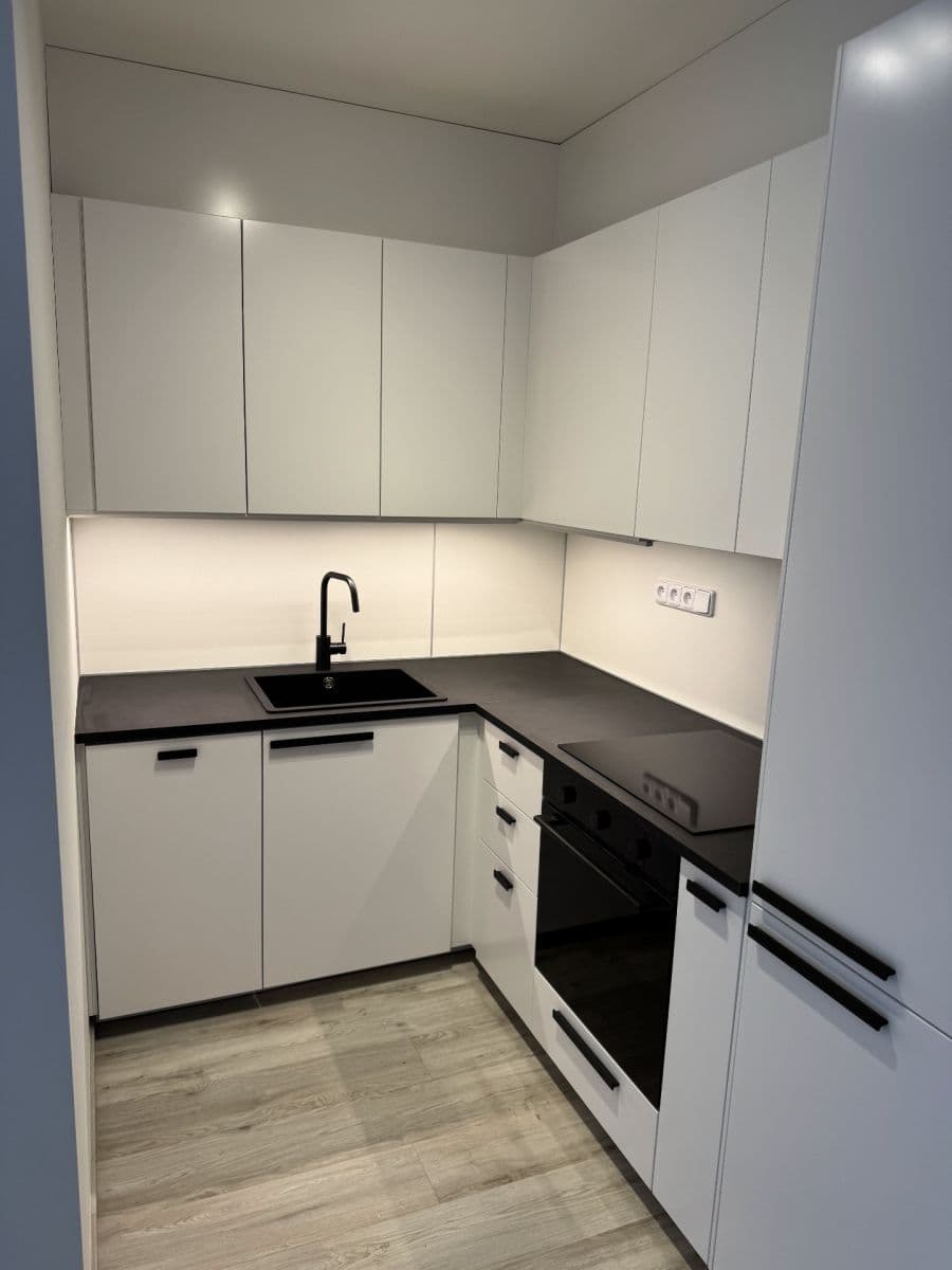 Pronájem bytu 1+kk 38 m², Nádražní, Kralupy nad Vltavou, Středočeský kraj Pronájem bytu 1+kk 38 m², Nádražní, Kralupy nad Vltavou, Středočeský kraj