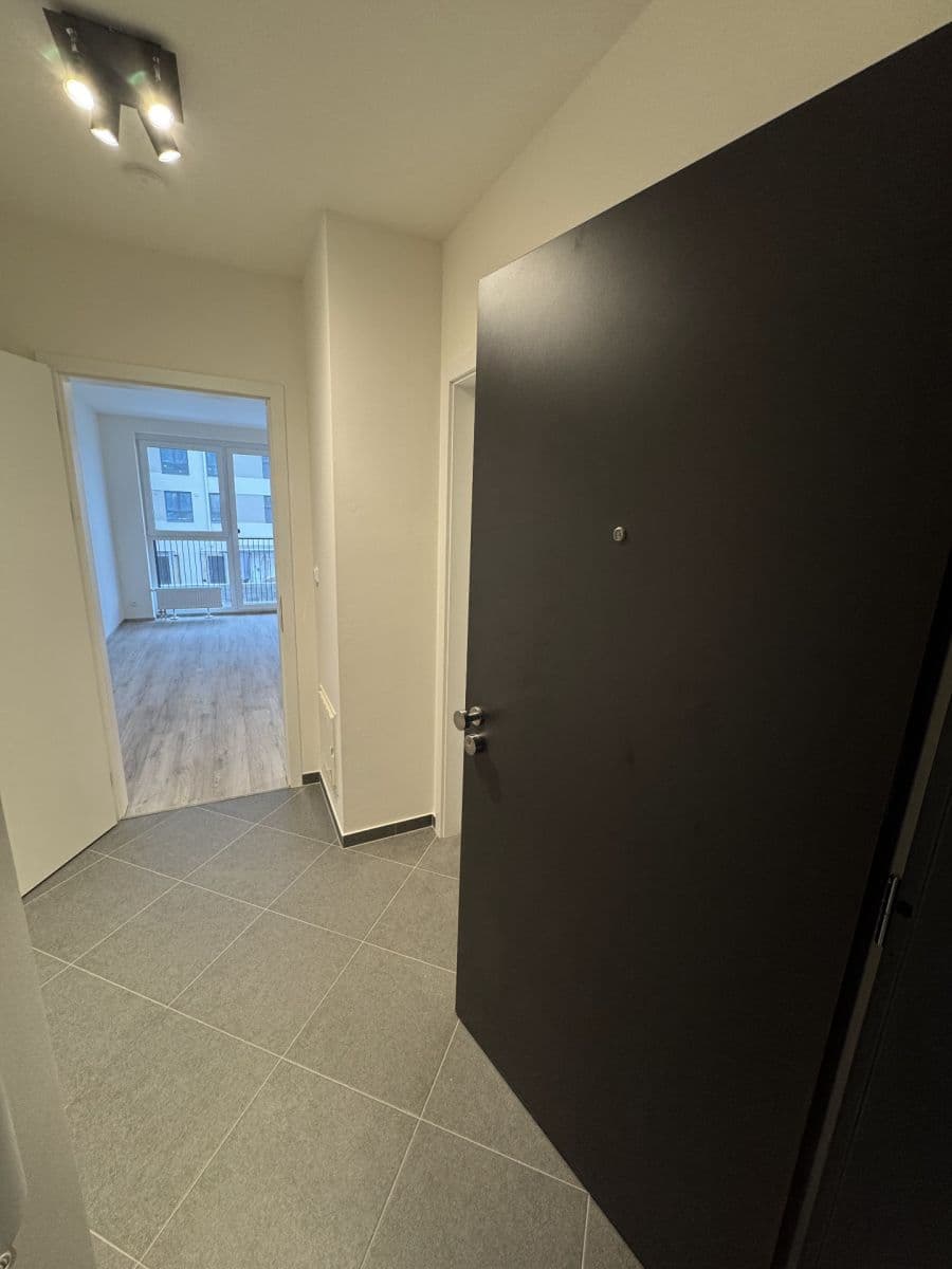 Pronájem bytu 1+kk 38 m², Nádražní, Kralupy nad Vltavou, Středočeský kraj Pronájem bytu 1+kk 38 m², Nádražní, Kralupy nad Vltavou, Středočeský kraj