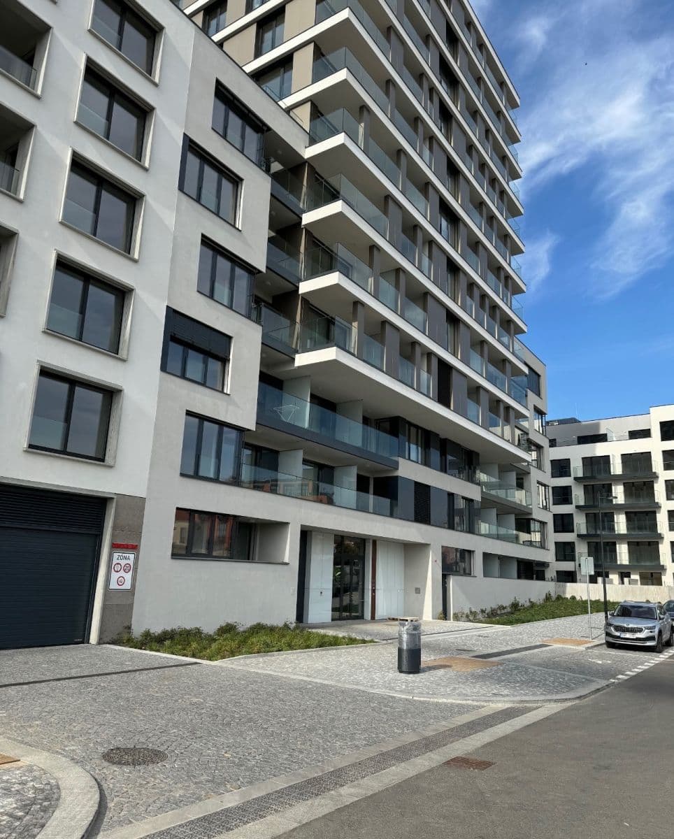 Pronájem garáže 10 m², Šrámkové, Praha, Praha Pronájem garáže 10 m², Šrámkové, Praha, Praha