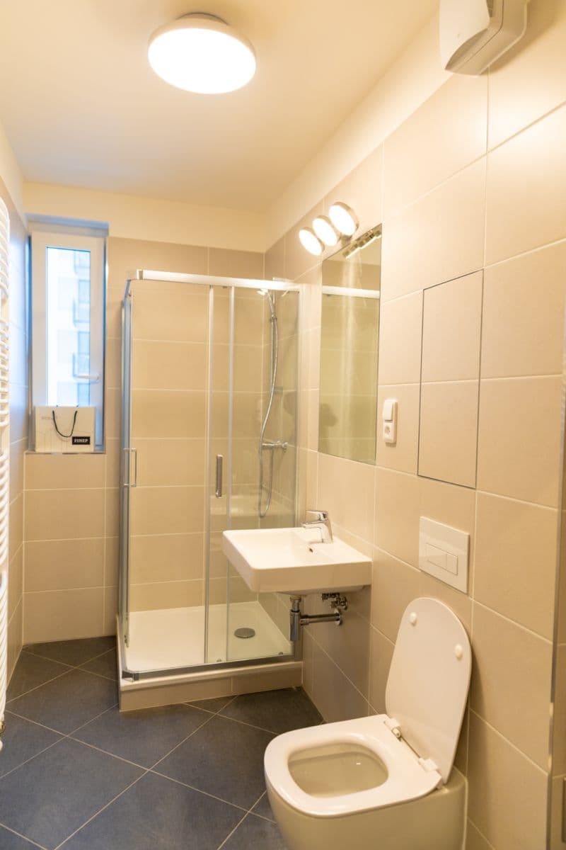 Pronájem bytu 2+kk 40 m², Nádražní, Kralupy nad Vltavou, Středočeský kraj Pronájem bytu 2+kk 40 m², Nádražní, Kralupy nad Vltavou, Středočeský kraj