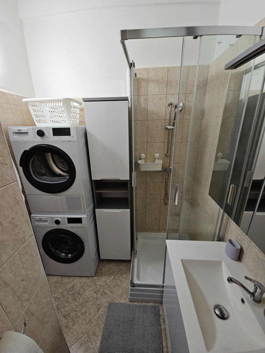 Pronájem bytu 2+kk 44 m², Krátká, Praha, Praha Pronájem bytu 2+kk 44 m², Krátká, Praha, Praha