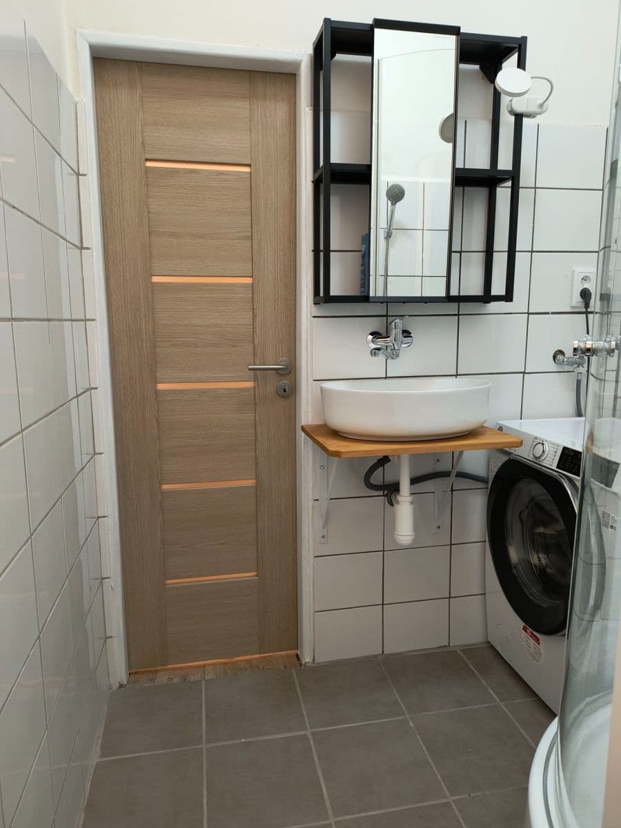 Pronájem bytu 1+1 37 m², sídliště 9. května, Nejdek, Karlovarský kraj Pronájem bytu 1+1 37 m², sídliště 9. května, Nejdek, Karlovarský kraj