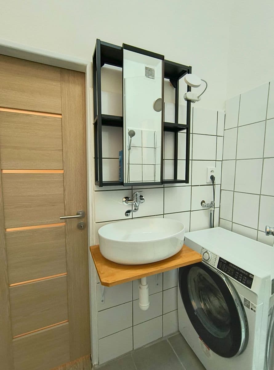 Pronájem bytu 1+1 37 m², sídliště 9. května, Nejdek, Karlovarský kraj Pronájem bytu 1+1 37 m², sídliště 9. května, Nejdek, Karlovarský kraj