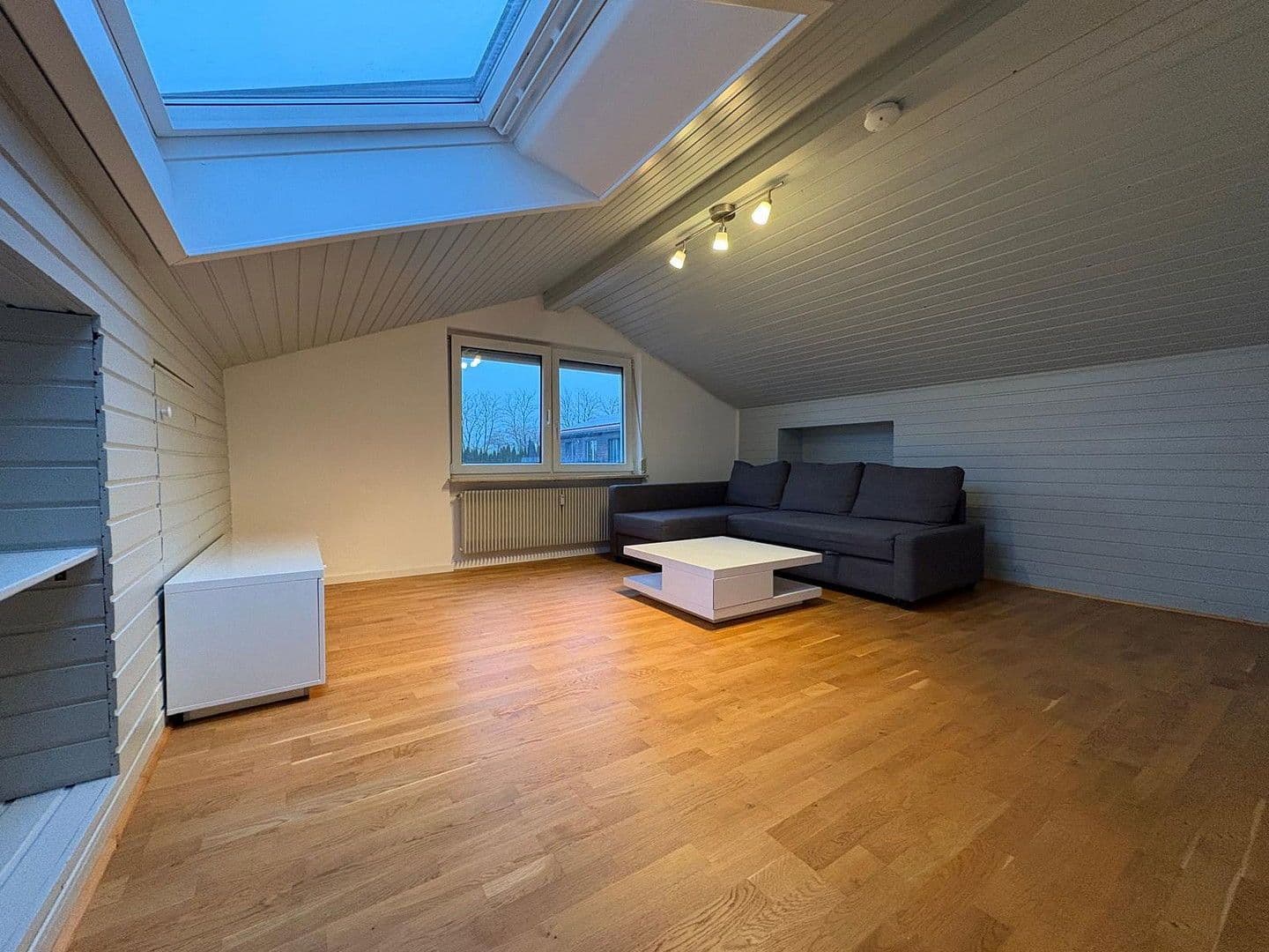 Pronájem bytu 2+1 40 m², Gärtringen, Bádensko-Württembersko Pronájem bytu 2+1 40 m², Gärtringen, Bádensko-Württembersko