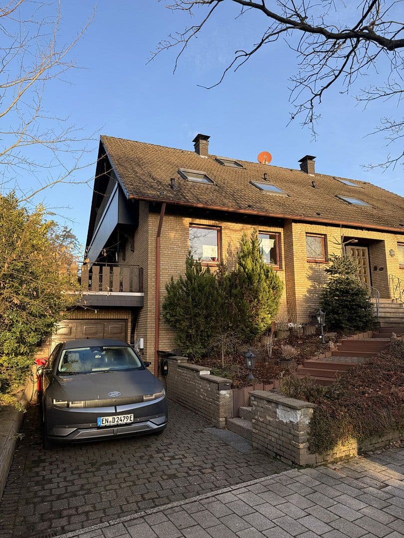 Prodej domu 140 m², pozemek 448 m², Schieferbank 34a, Gevelsberg, Severní Porýní-Vestfálsko Prodej domu 140 m², pozemek 448 m², Schieferbank 34a, Gevelsberg, Severní Porýní-Vestfálsko