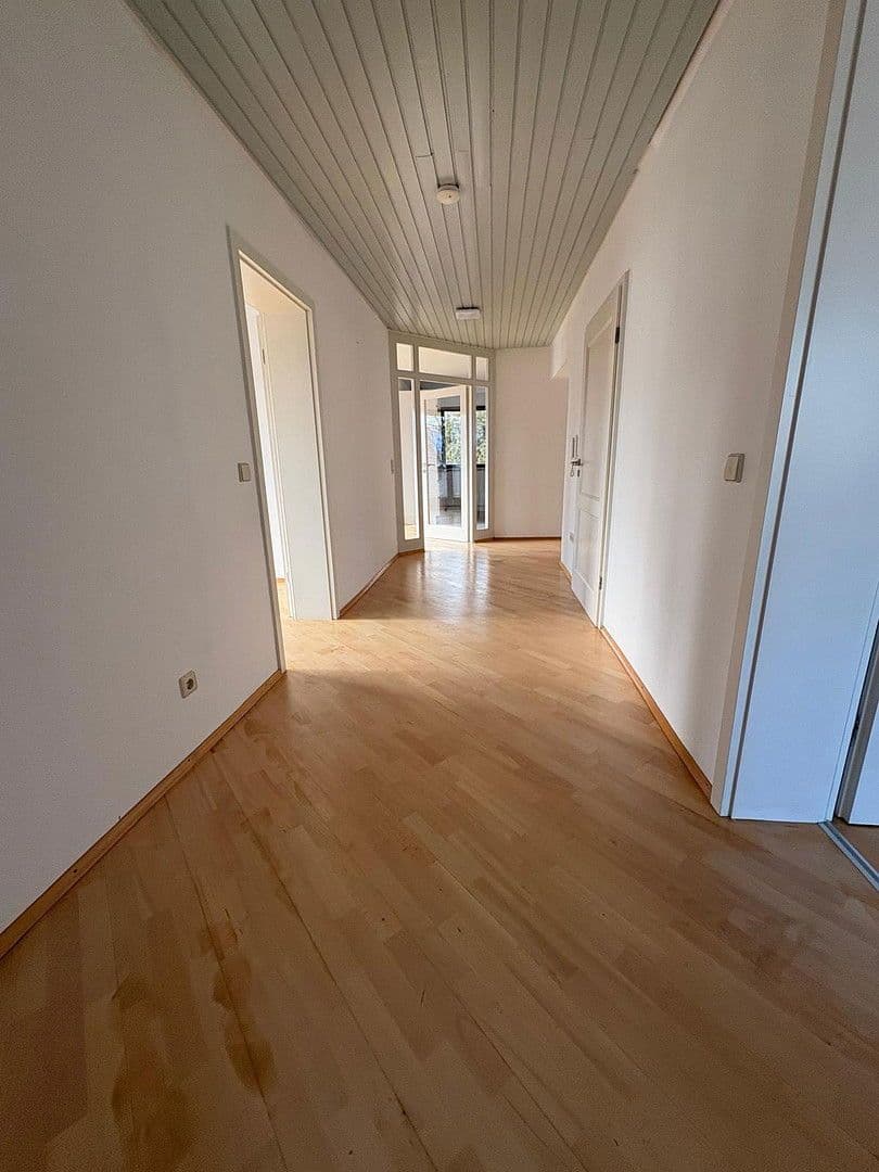 Pronájem bytu 4+kk 130 m², Gärtringen, Bádensko-Württembersko Pronájem bytu 4+kk 130 m², Gärtringen, Bádensko-Württembersko