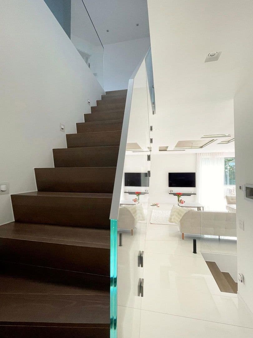 Prodej domu 277 m², pozemek 440 m², Birkenstr. 9, Obernburg am Main, Bavorsko Prodej domu 277 m², pozemek 440 m², Birkenstr. 9, Obernburg am Main, Bavorsko