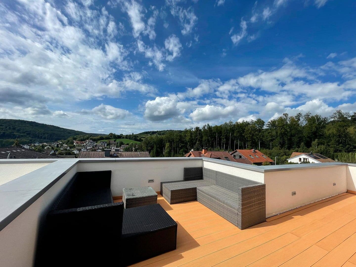 Prodej domu 277 m², pozemek 440 m², Birkenstr. 9, Obernburg am Main, Bavorsko Prodej domu 277 m², pozemek 440 m², Birkenstr. 9, Obernburg am Main, Bavorsko
