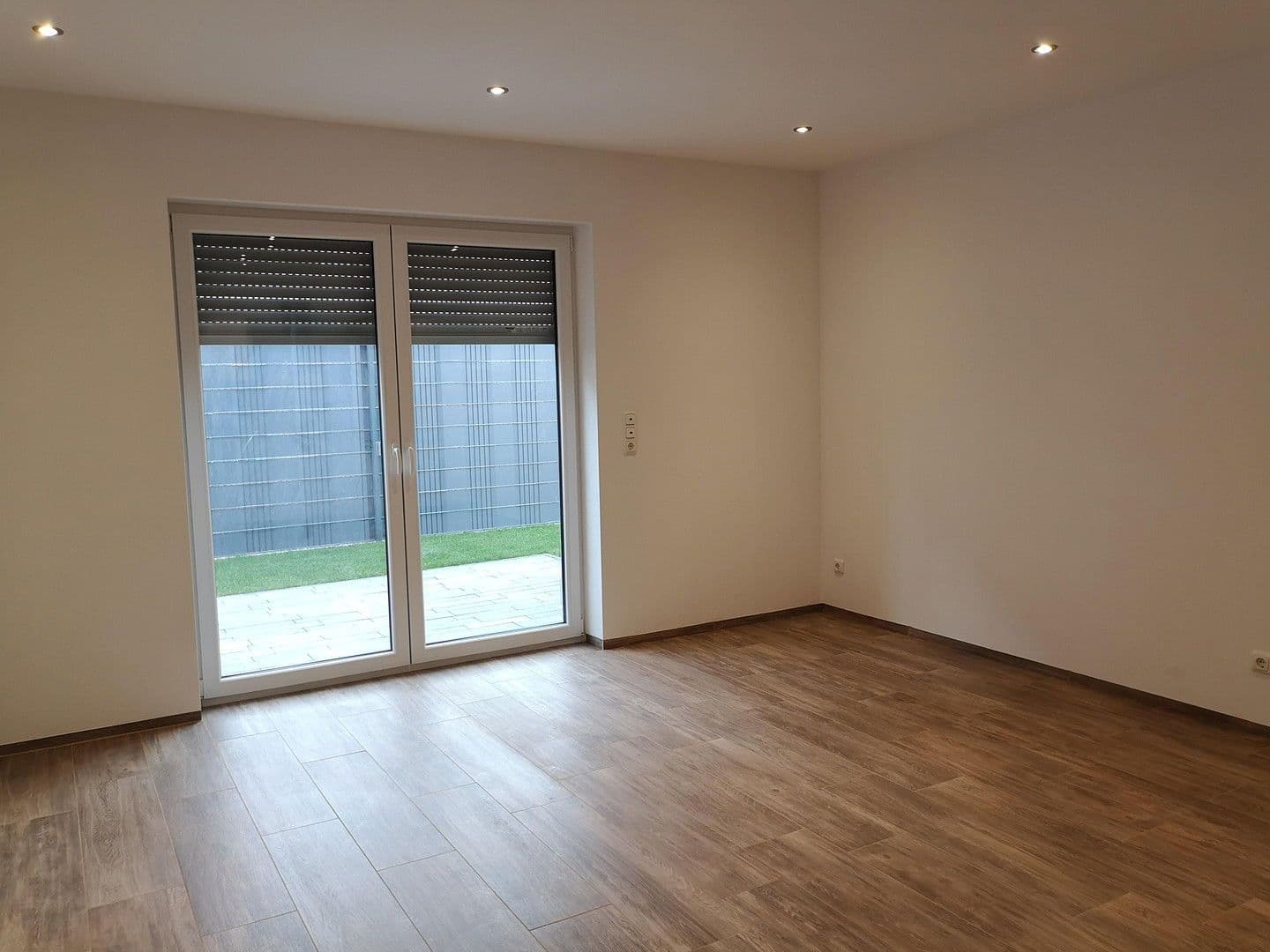 Pronájem domu 140 m², pozemek 240 m², Langenselbold, Hessen Pronájem domu 140 m², pozemek 240 m², Langenselbold, Hessen