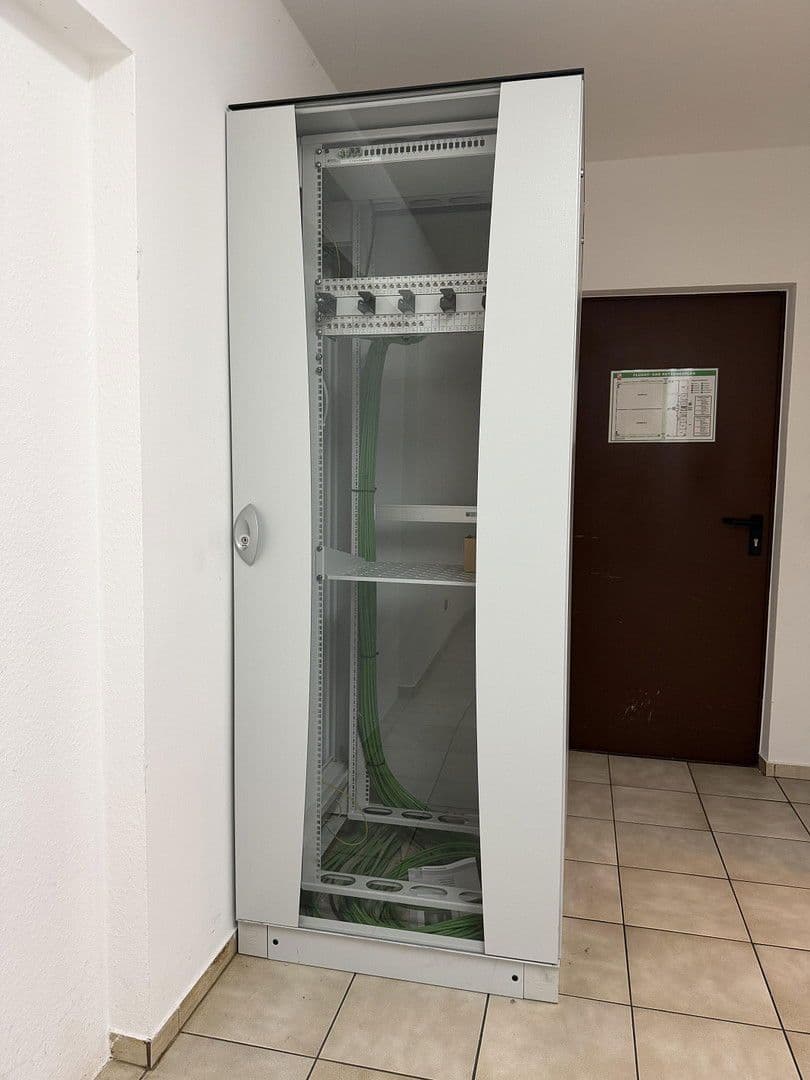 Pronájem nebytového prostoru 1.500 m², Alsbach-Hähnlein, Hessen Pronájem nebytového prostoru 1.500 m², Alsbach-Hähnlein, Hessen