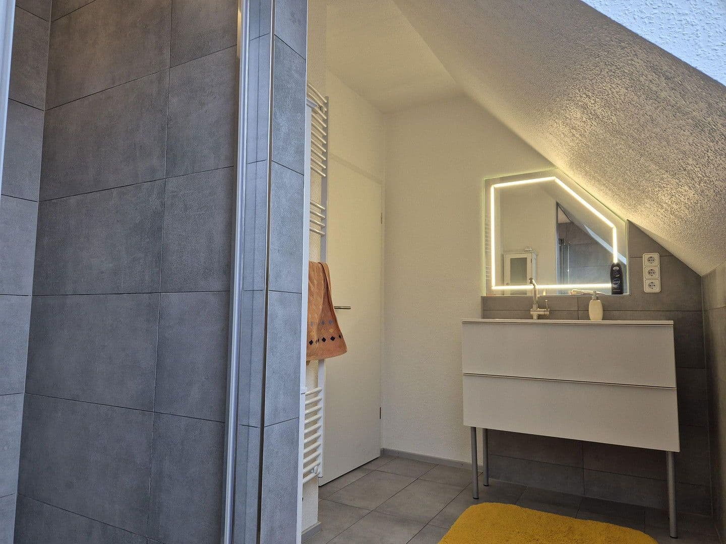 Prodej domu 150 m², pozemek 692 m², Bielefeld, Severní Porýní-Vestfálsko Prodej domu 150 m², pozemek 692 m², Bielefeld, Severní Porýní-Vestfálsko