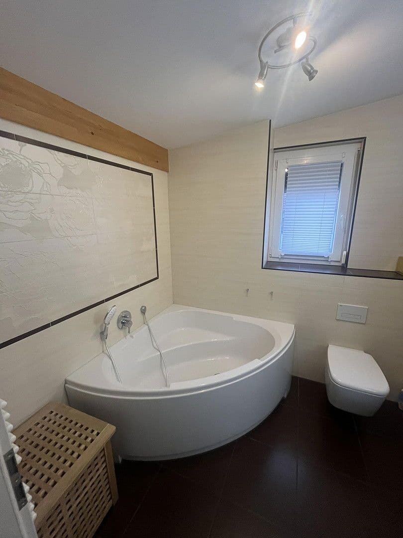 Prodej domu 144 m², pozemek 330 m², Ditzingen, Bádensko-Württembersko Prodej domu 144 m², pozemek 330 m², Ditzingen, Bádensko-Württembersko