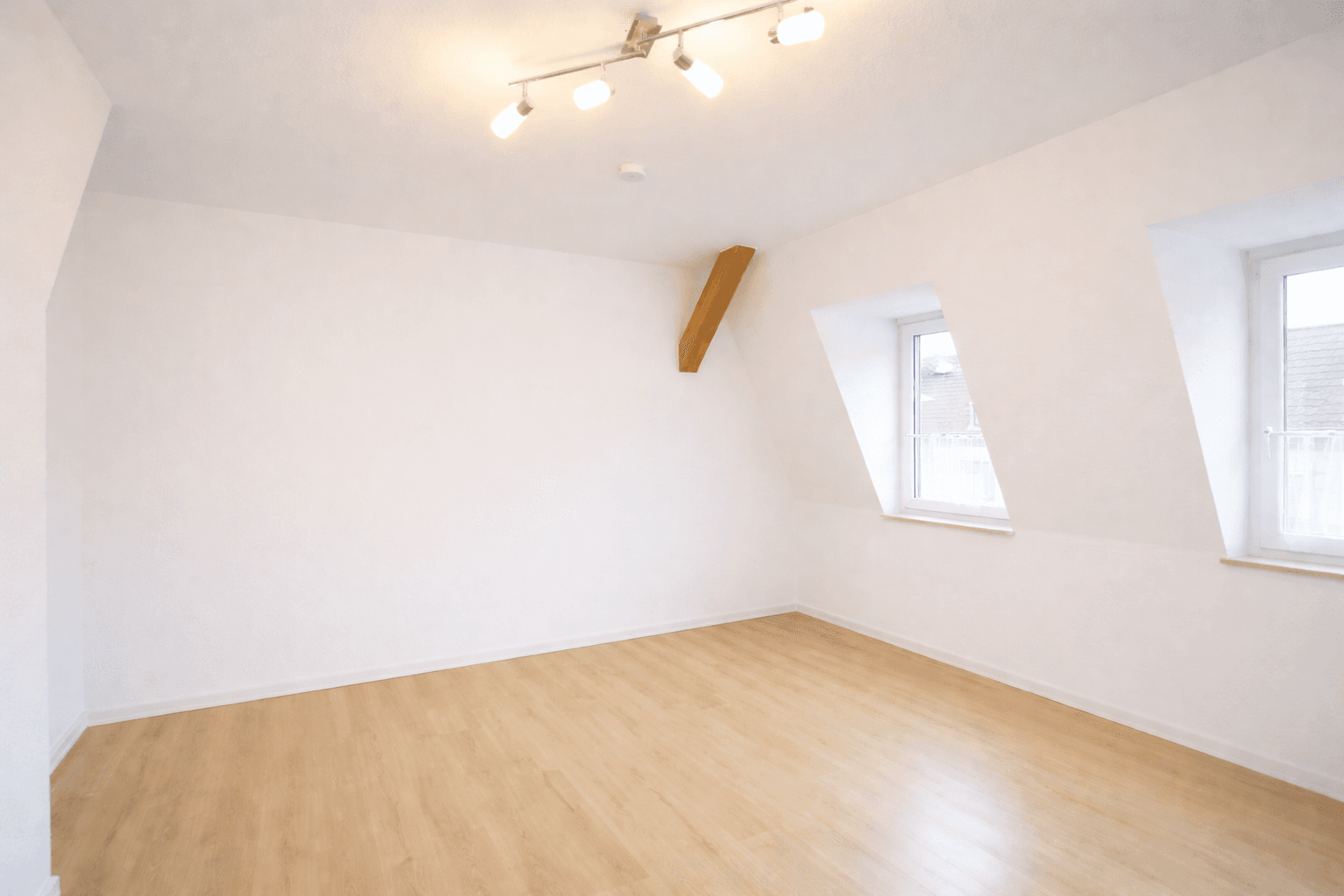 Pronájem bytu 4+1 86 m², Bismarckstr. 15, Delitzsch, Sasko Pronájem bytu 4+1 86 m², Bismarckstr. 15, Delitzsch, Sasko