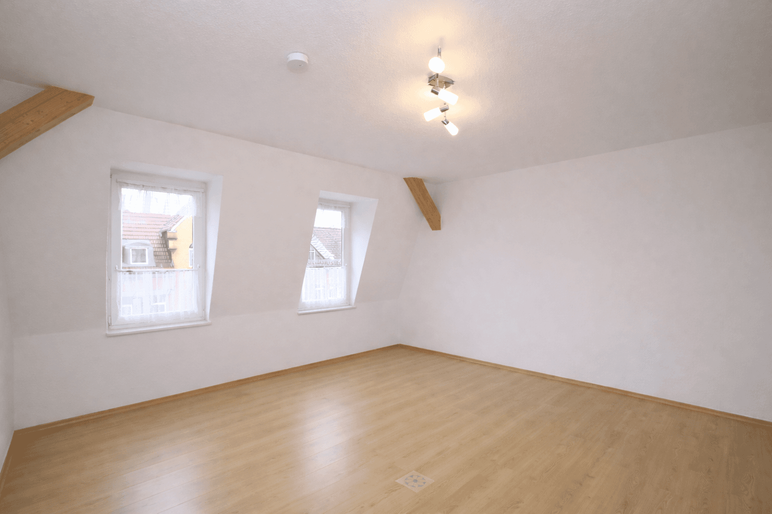 Pronájem bytu 4+1 86 m², Bismarckstr. 15, Delitzsch, Sasko Pronájem bytu 4+1 86 m², Bismarckstr. 15, Delitzsch, Sasko