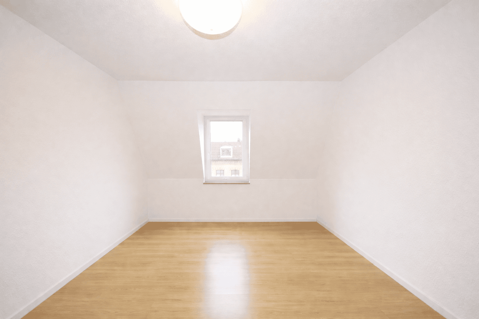 Pronájem bytu 4+1 86 m², Bismarckstr. 15, Delitzsch, Sasko Pronájem bytu 4+1 86 m², Bismarckstr. 15, Delitzsch, Sasko