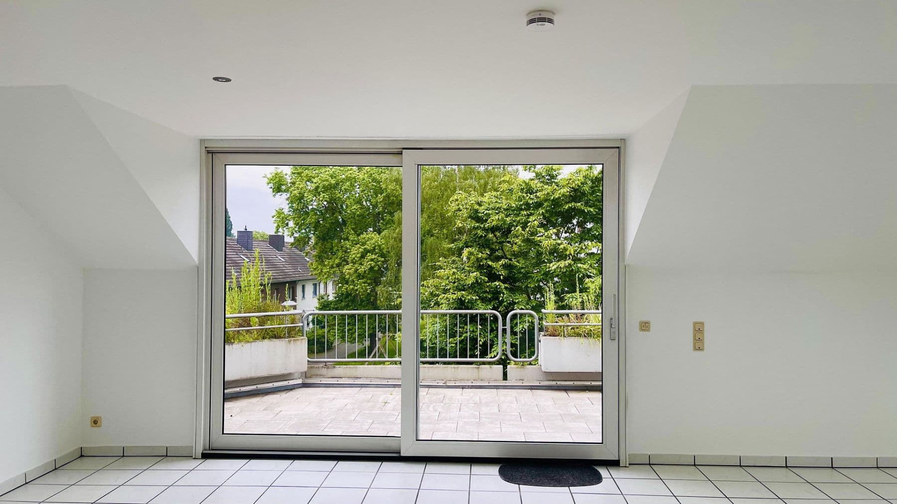 Pronájem bytu 3+1 107 m², Köln, Severní Porýní-Vestfálsko Pronájem bytu 3+1 107 m², Köln, Severní Porýní-Vestfálsko