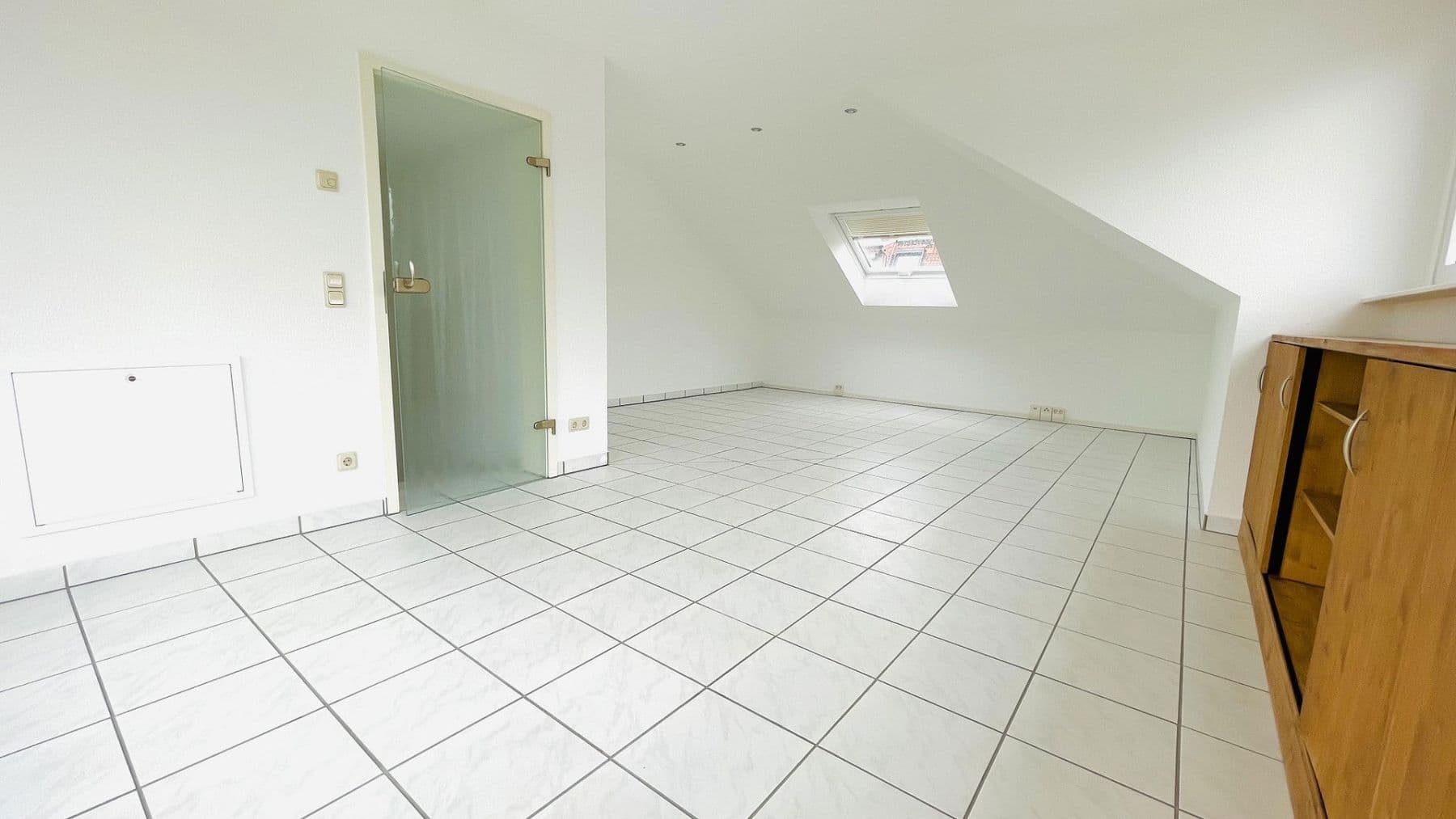 Pronájem bytu 3+1 107 m², Köln, Severní Porýní-Vestfálsko Pronájem bytu 3+1 107 m², Köln, Severní Porýní-Vestfálsko