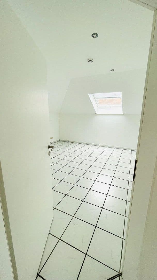 Pronájem bytu 3+1 107 m², Köln, Severní Porýní-Vestfálsko Pronájem bytu 3+1 107 m², Köln, Severní Porýní-Vestfálsko