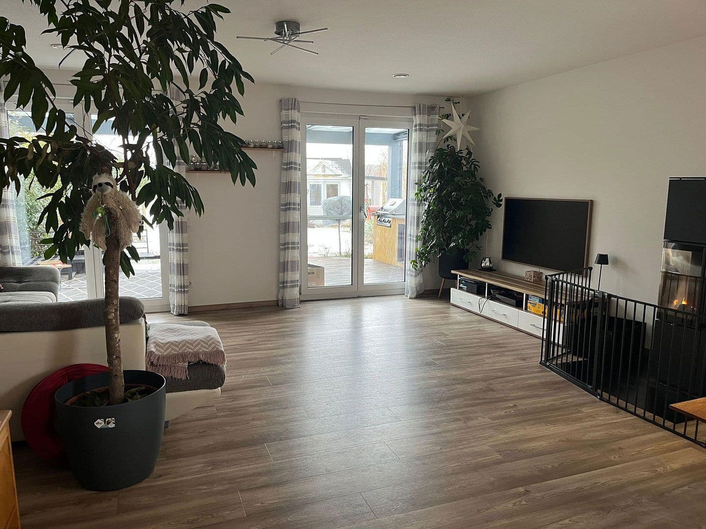 Prodej domu 164 m², pozemek 430 m², Reuthseering 202, Adelsdorf, Bavorsko Prodej domu 164 m², pozemek 430 m², Reuthseering 202, Adelsdorf, Bavorsko