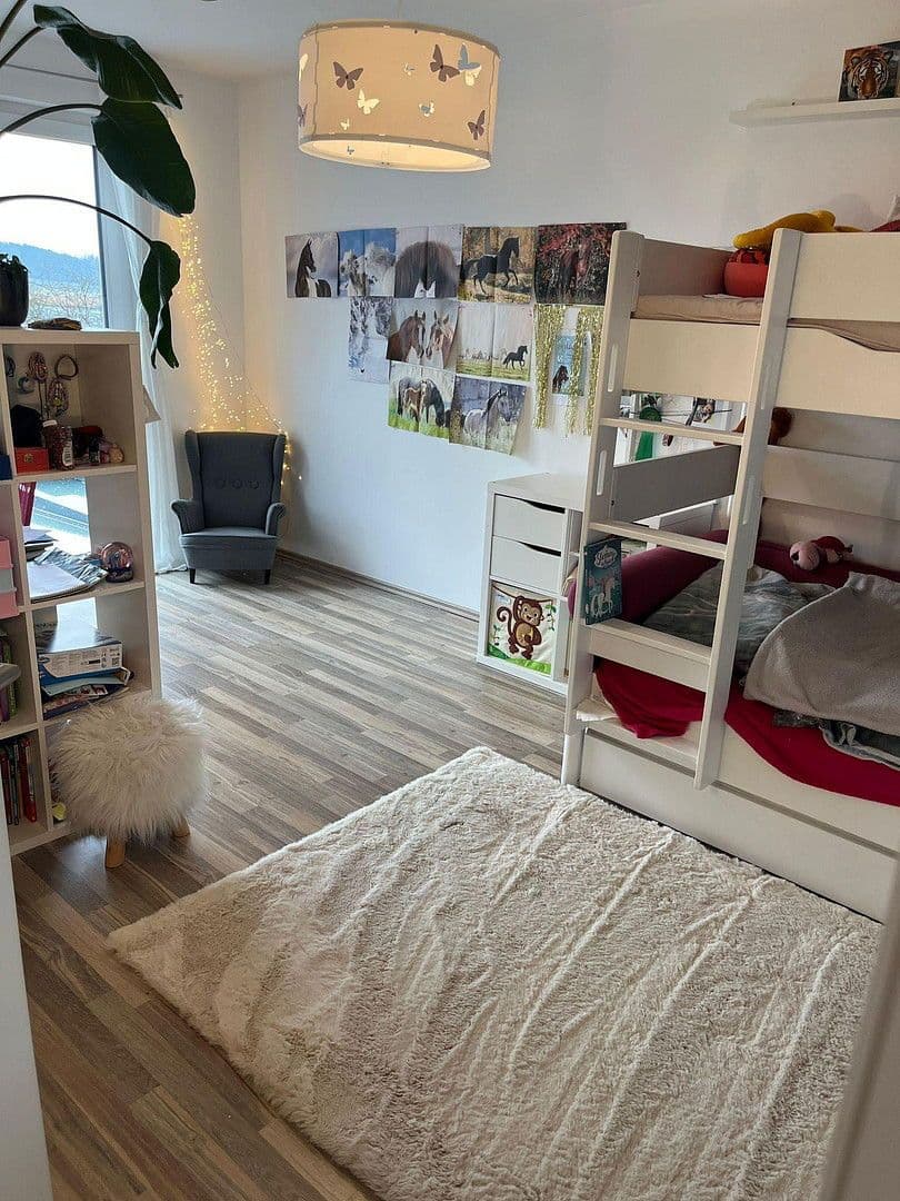 Prodej domu 164 m², pozemek 430 m², Reuthseering 202, Adelsdorf, Bavorsko Prodej domu 164 m², pozemek 430 m², Reuthseering 202, Adelsdorf, Bavorsko