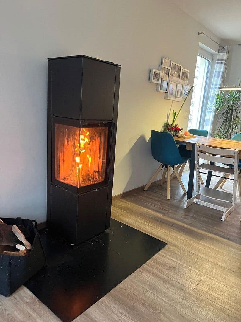 Prodej domu 164 m², pozemek 430 m², Reuthseering 202, Adelsdorf, Bavorsko Prodej domu 164 m², pozemek 430 m², Reuthseering 202, Adelsdorf, Bavorsko