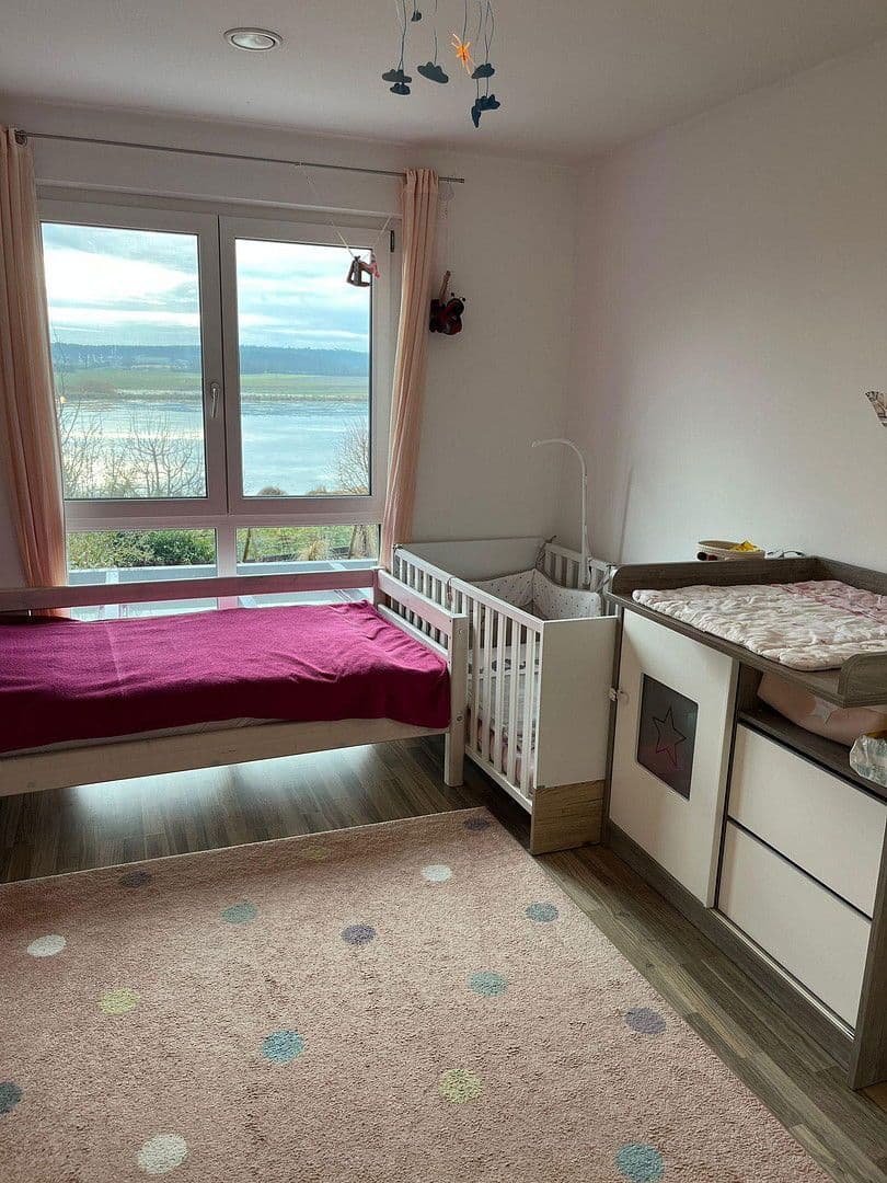 Prodej domu 164 m², pozemek 430 m², Reuthseering 202, Adelsdorf, Bavorsko Prodej domu 164 m², pozemek 430 m², Reuthseering 202, Adelsdorf, Bavorsko