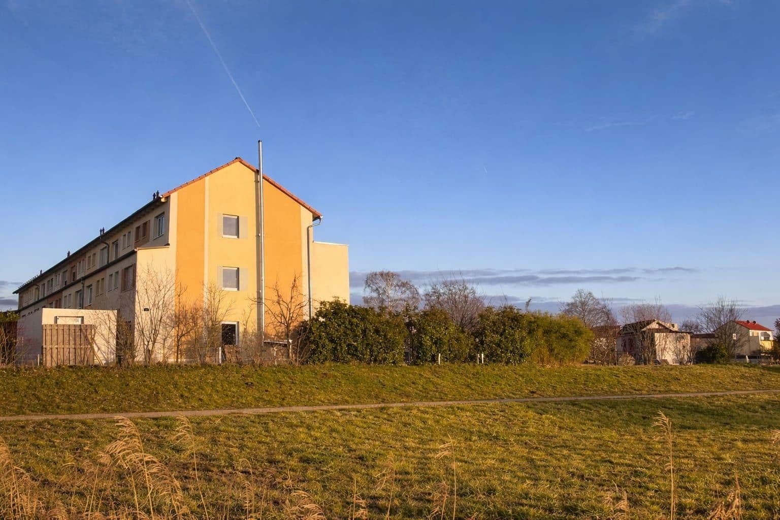 Prodej domu 164 m², pozemek 430 m², Reuthseering 202, Adelsdorf, Bavorsko Prodej domu 164 m², pozemek 430 m², Reuthseering 202, Adelsdorf, Bavorsko