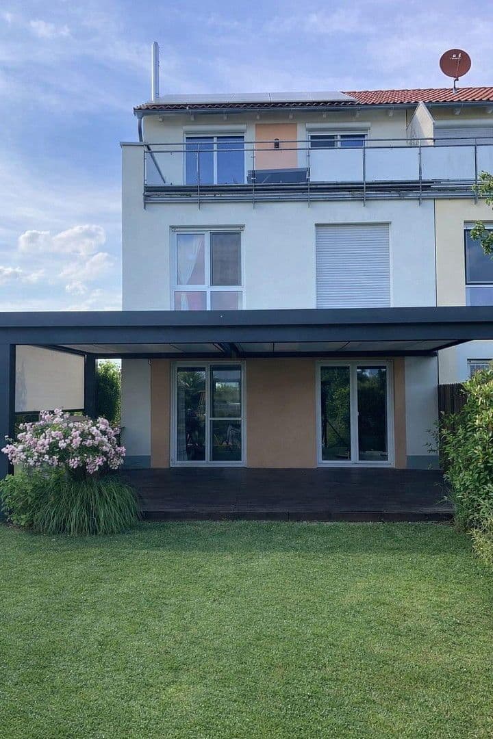 Prodej domu 164 m², pozemek 430 m², Reuthseering 202, Adelsdorf, Bavorsko Prodej domu 164 m², pozemek 430 m², Reuthseering 202, Adelsdorf, Bavorsko