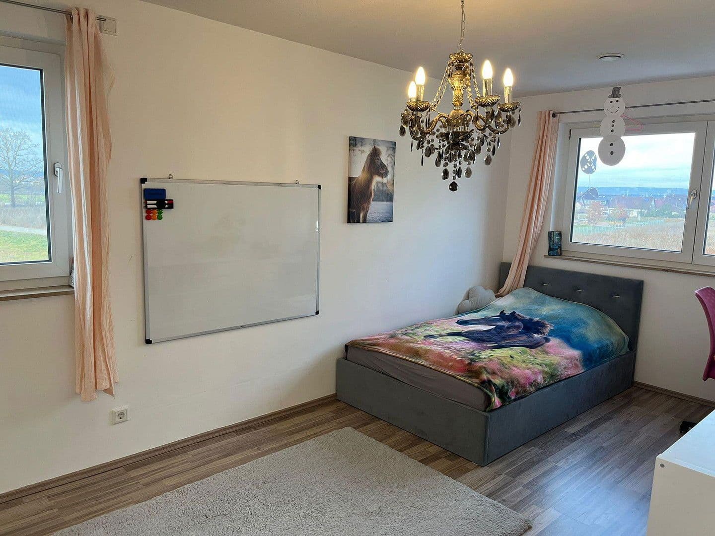 Prodej domu 164 m², pozemek 430 m², Reuthseering 202, Adelsdorf, Bavorsko Prodej domu 164 m², pozemek 430 m², Reuthseering 202, Adelsdorf, Bavorsko