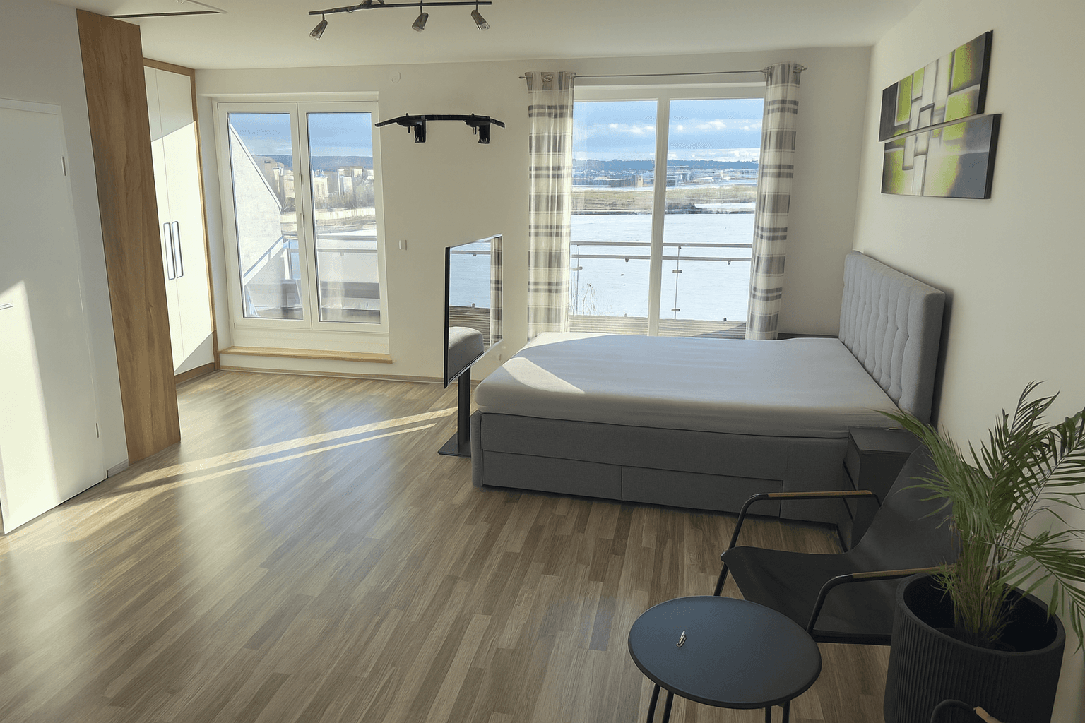 Prodej domu 164 m², pozemek 430 m², Reuthseering 202, Adelsdorf, Bavorsko Prodej domu 164 m², pozemek 430 m², Reuthseering 202, Adelsdorf, Bavorsko