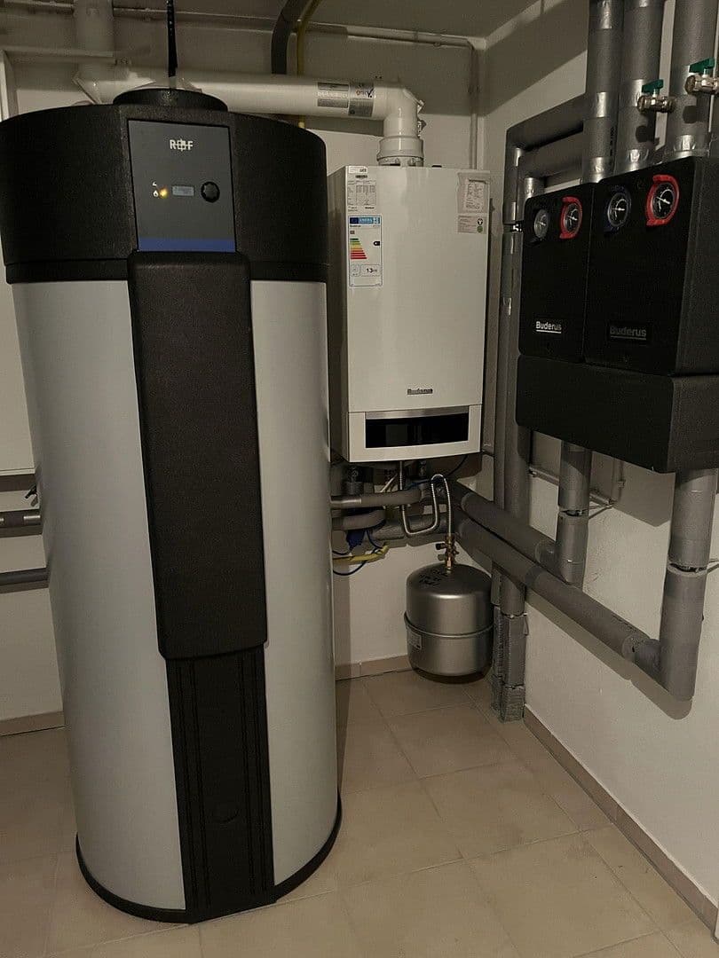 Prodej domu 164 m², pozemek 430 m², Reuthseering 202, Adelsdorf, Bavorsko Prodej domu 164 m², pozemek 430 m², Reuthseering 202, Adelsdorf, Bavorsko