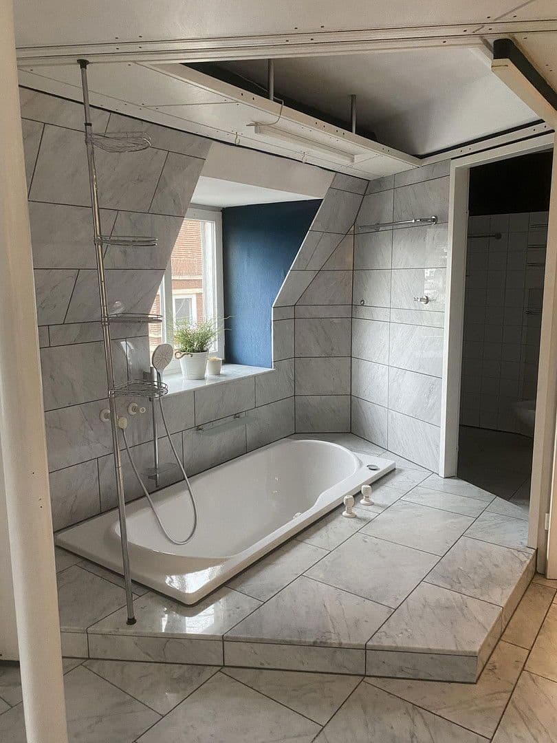 Pronájem bytu 3+kk 111 m², Gronaustraße 35, Wuppertal, Severní Porýní-Vestfálsko Pronájem bytu 3+kk 111 m², Gronaustraße 35, Wuppertal, Severní Porýní-Vestfálsko