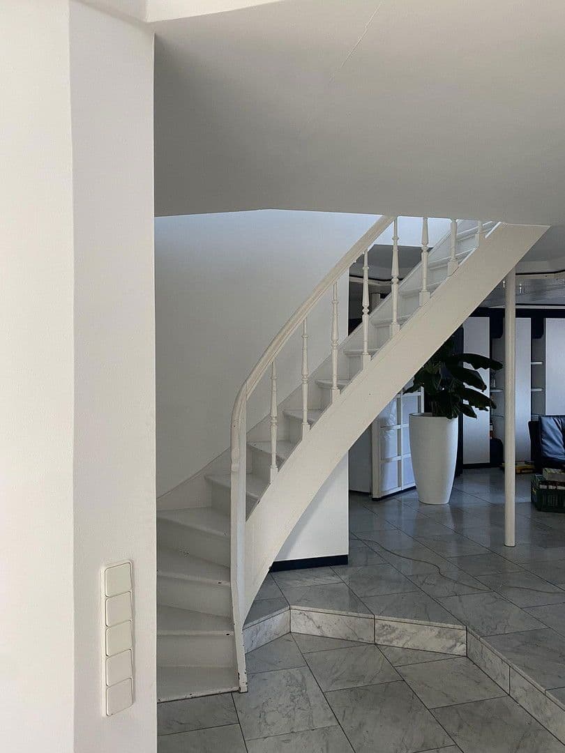 Pronájem bytu 3+kk 111 m², Gronaustraße 35, Wuppertal, Severní Porýní-Vestfálsko Pronájem bytu 3+kk 111 m², Gronaustraße 35, Wuppertal, Severní Porýní-Vestfálsko