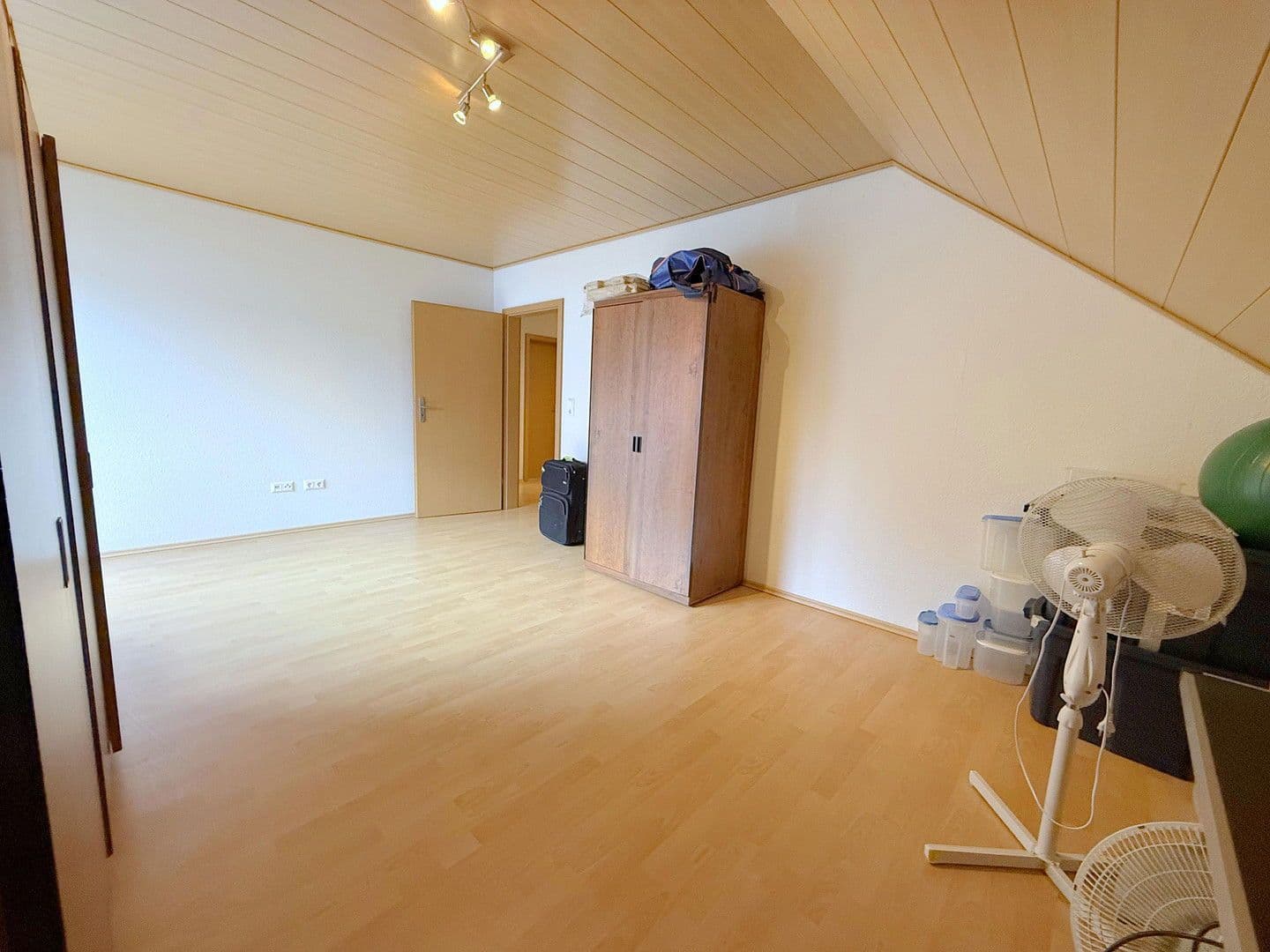 Prodej domu 259 m², pozemek 809 m², Ilsbachstraße 11, Hettenhausen, Porýní-Falc Prodej domu 259 m², pozemek 809 m², Ilsbachstraße 11, Hettenhausen, Porýní-Falc