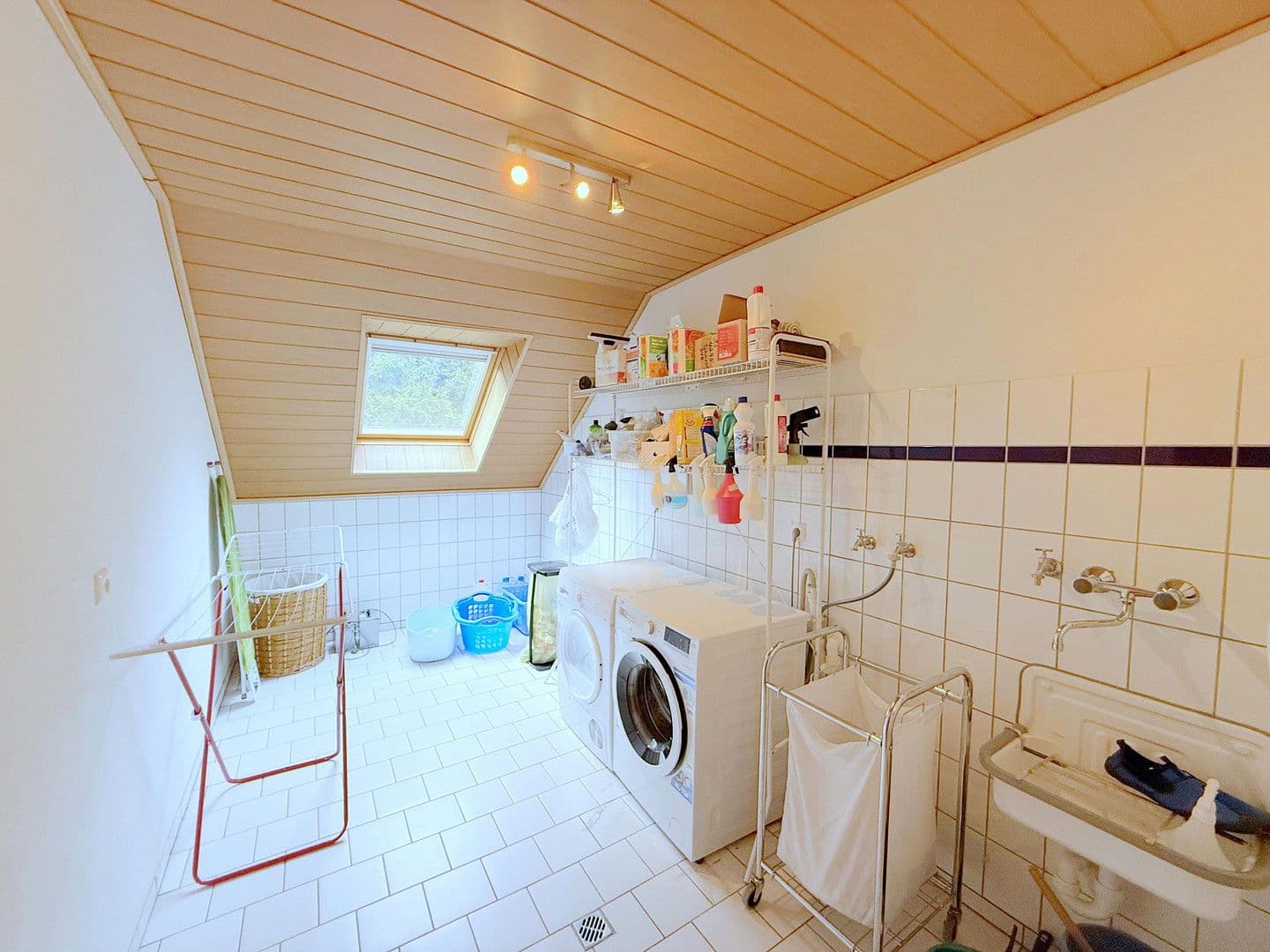 Prodej domu 259 m², pozemek 809 m², Ilsbachstraße 11, Hettenhausen, Porýní-Falc Prodej domu 259 m², pozemek 809 m², Ilsbachstraße 11, Hettenhausen, Porýní-Falc