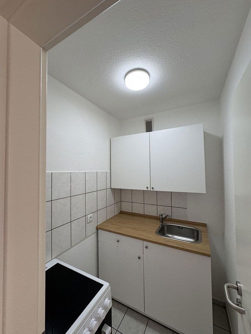 Pronájem bytu 1+1 35 m², Mercedesstrasse 14, Sindelfingen, Bádensko-Württembersko Pronájem bytu 1+1 35 m², Mercedesstrasse 14, Sindelfingen, Bádensko-Württembersko