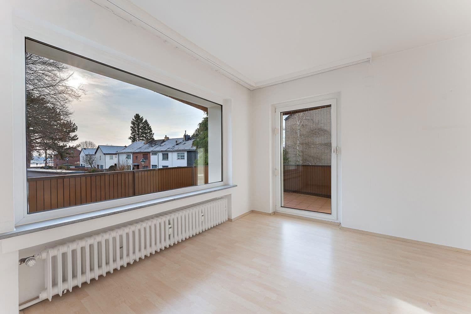 Prodej bytu 3+1 96 m², Düsseldorf Heerdt, Severní Porýní-Vestfálsko Prodej bytu 3+1 96 m², Düsseldorf Heerdt, Severní Porýní-Vestfálsko