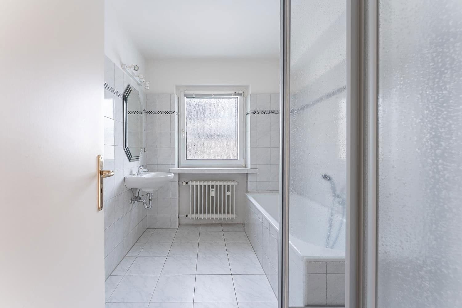 Prodej bytu 3+1 96 m², Düsseldorf Heerdt, Severní Porýní-Vestfálsko Prodej bytu 3+1 96 m², Düsseldorf Heerdt, Severní Porýní-Vestfálsko