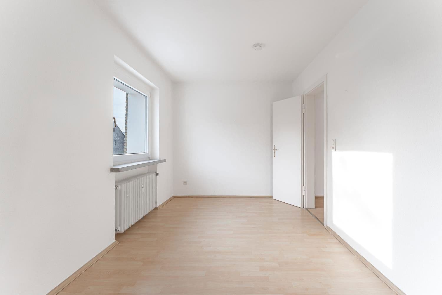 Prodej bytu 3+1 96 m², Düsseldorf Heerdt, Severní Porýní-Vestfálsko Prodej bytu 3+1 96 m², Düsseldorf Heerdt, Severní Porýní-Vestfálsko