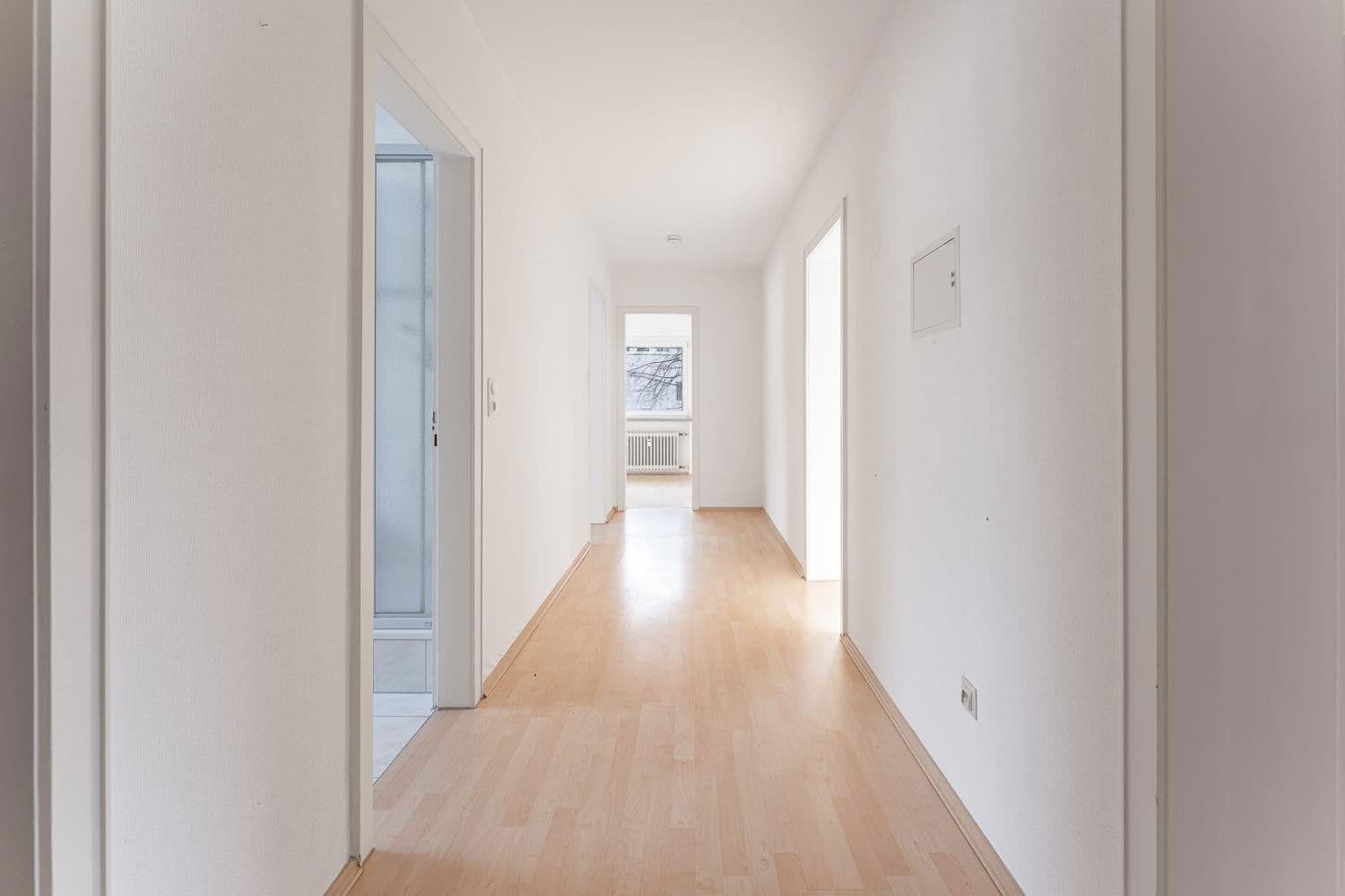 Prodej bytu 3+1 96 m², Düsseldorf Heerdt, Severní Porýní-Vestfálsko Prodej bytu 3+1 96 m², Düsseldorf Heerdt, Severní Porýní-Vestfálsko