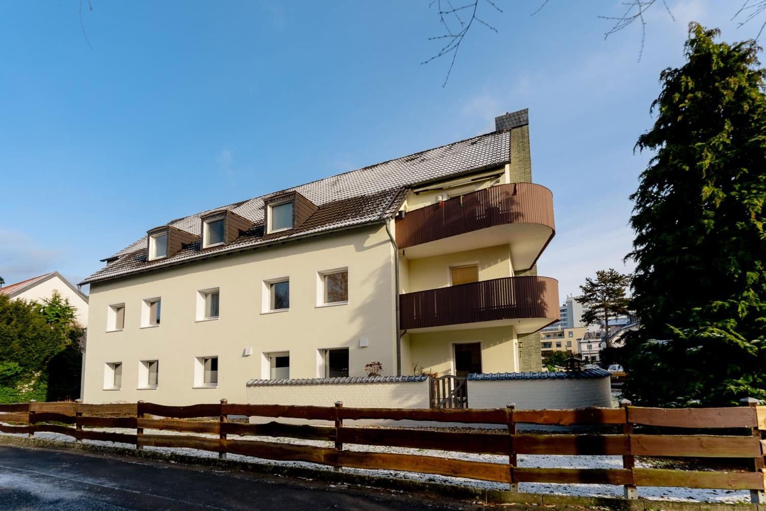 Prodej bytu 3+1 96 m², Düsseldorf Heerdt, Severní Porýní-Vestfálsko Prodej bytu 3+1 96 m², Düsseldorf Heerdt, Severní Porýní-Vestfálsko