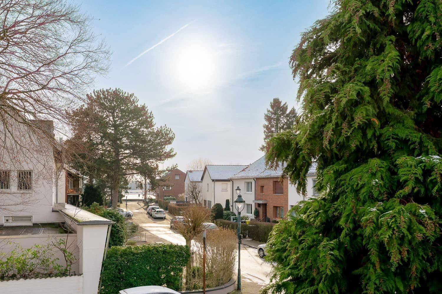 Prodej bytu 3+1 96 m², Düsseldorf Heerdt, Severní Porýní-Vestfálsko Prodej bytu 3+1 96 m², Düsseldorf Heerdt, Severní Porýní-Vestfálsko