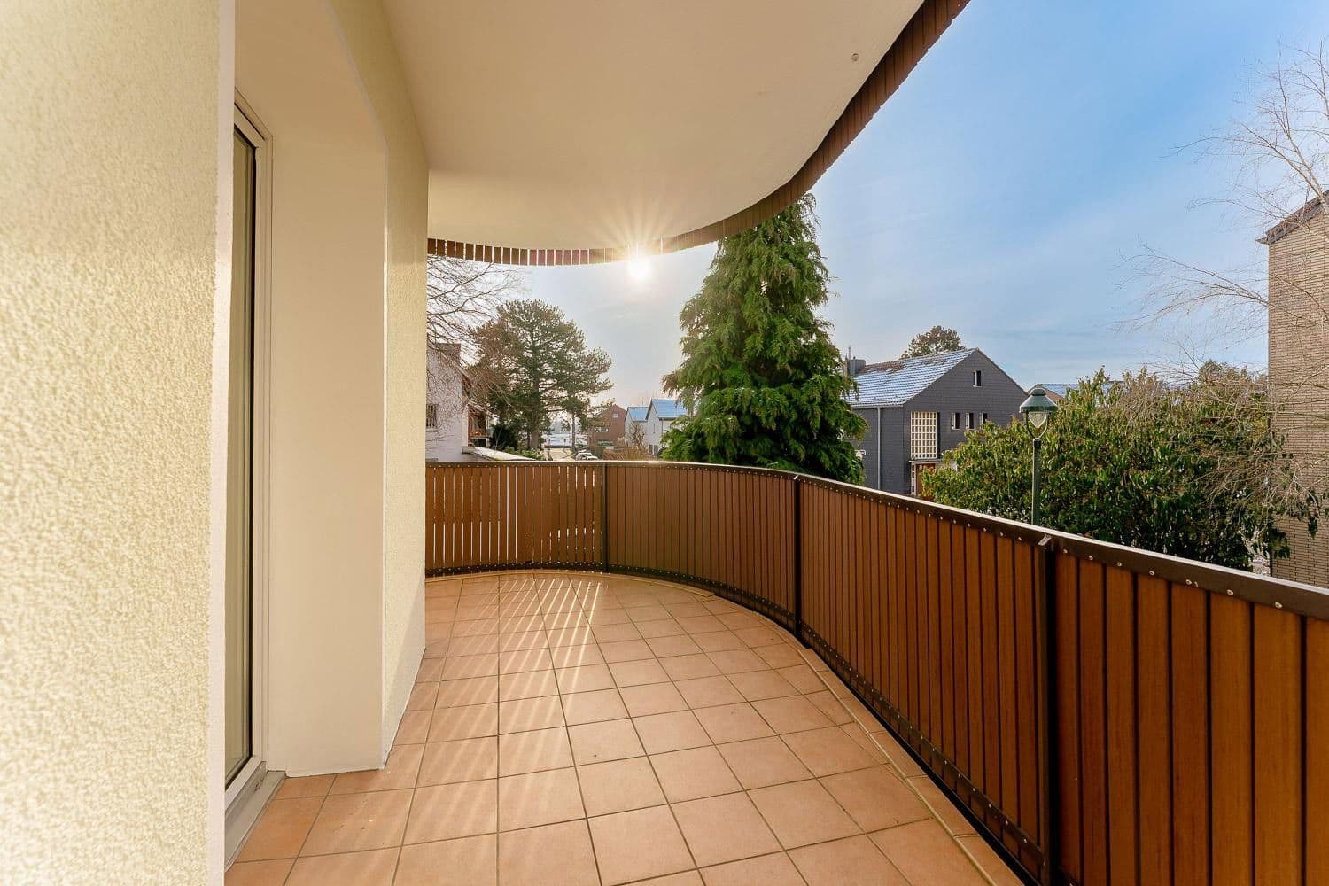 Prodej bytu 3+1 96 m², Düsseldorf Heerdt, Severní Porýní-Vestfálsko Prodej bytu 3+1 96 m², Düsseldorf Heerdt, Severní Porýní-Vestfálsko