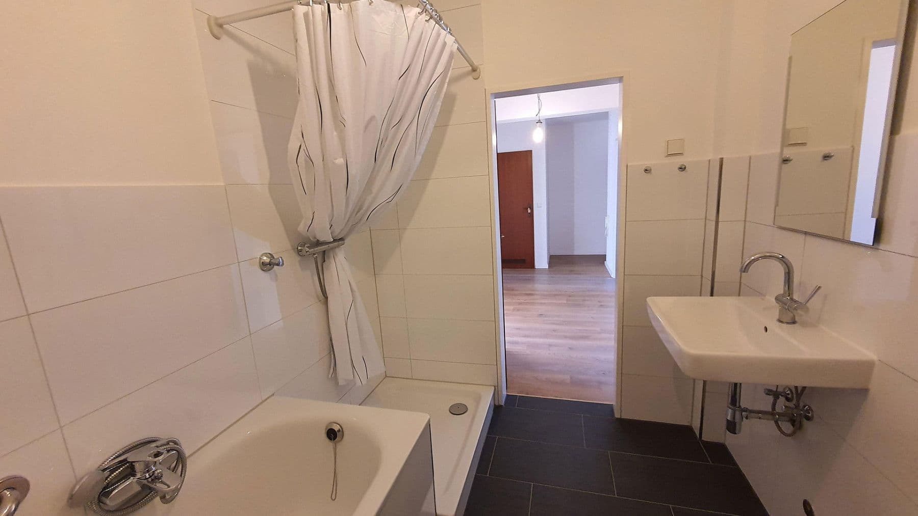 Pronájem bytu 3+kk 82 m², Duisburg, Severní Porýní-Vestfálsko Pronájem bytu 3+kk 82 m², Duisburg, Severní Porýní-Vestfálsko