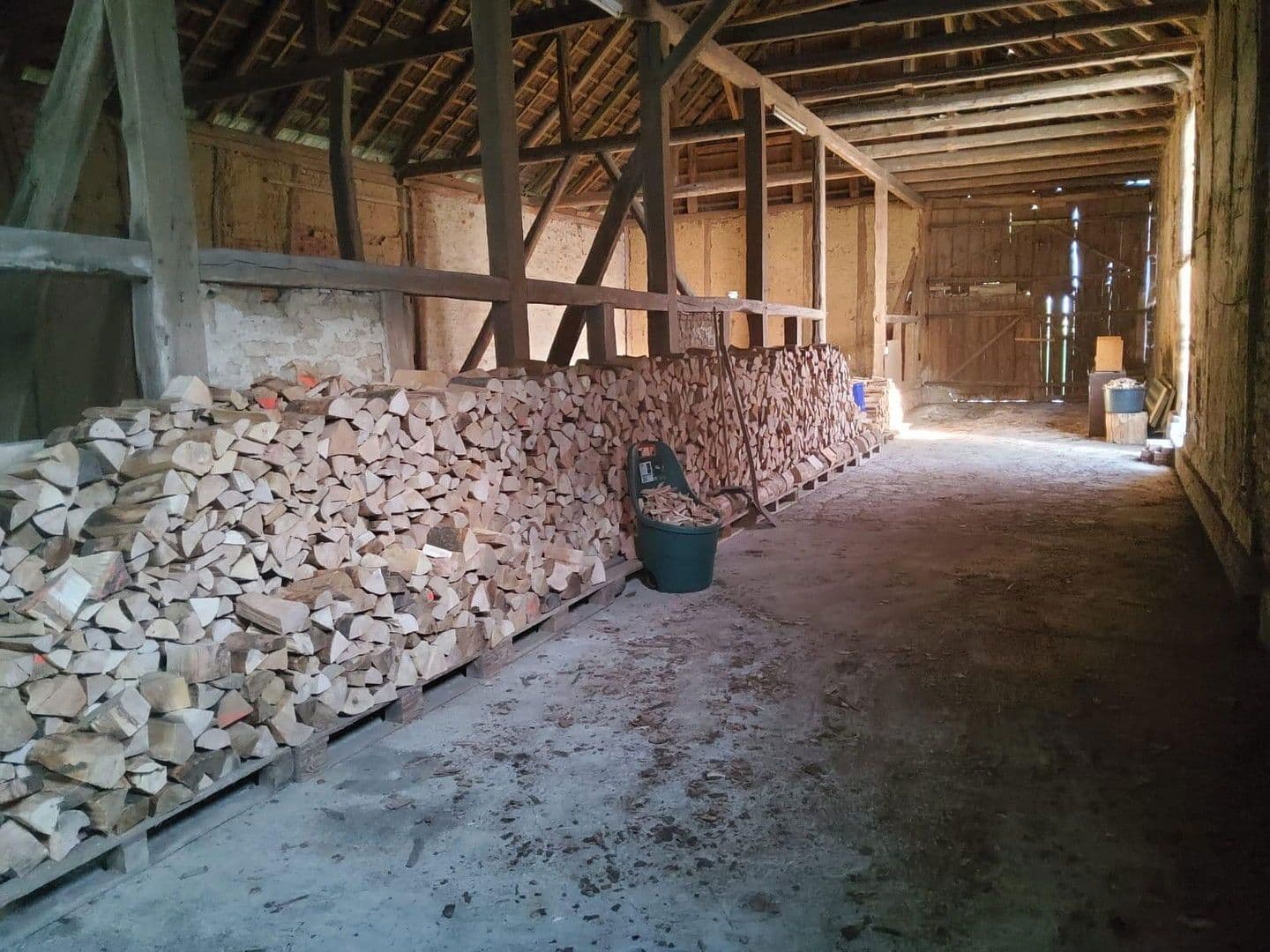 Prodej domu 570 m², pozemek 10.000 m², Duingen, Dolní Sasko Prodej domu 570 m², pozemek 10.000 m², Duingen, Dolní Sasko