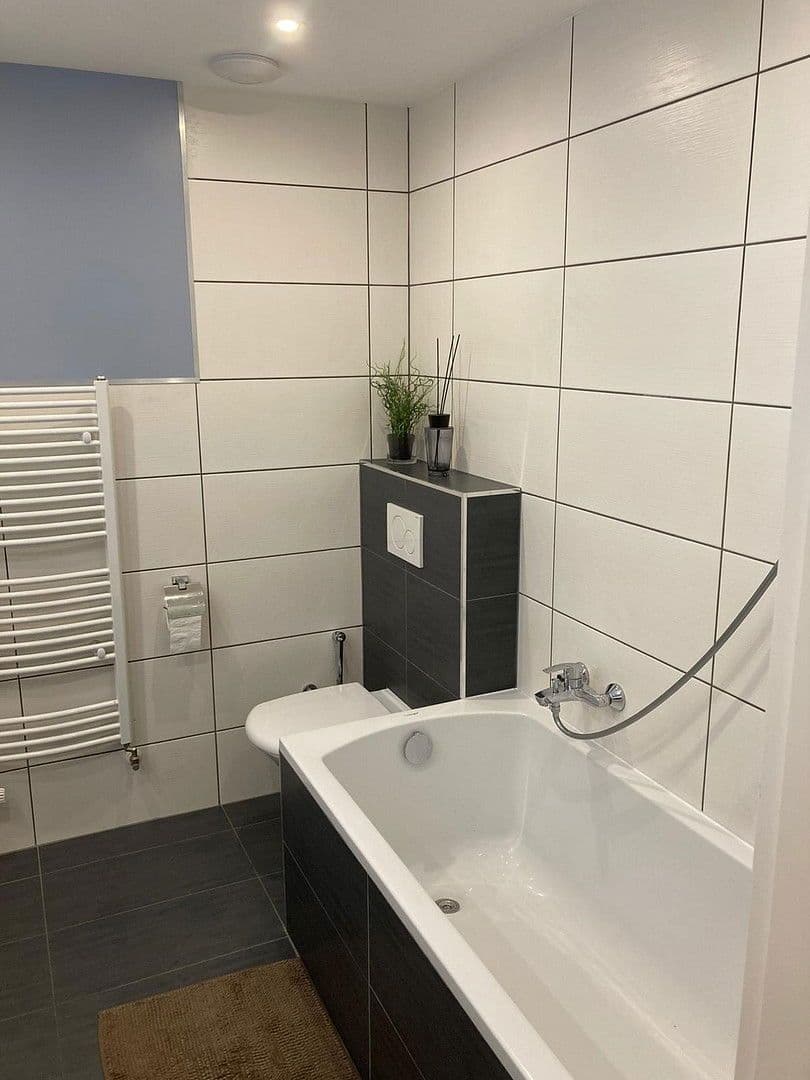 Prodej bytu 3+1 82 m², Walburgisstr., Düsseldorf (Kaiserswerth), Severní Porýní-Vestfálsko Prodej bytu 3+1 82 m², Walburgisstr., Düsseldorf (Kaiserswerth), Severní Porýní-Vestfálsko