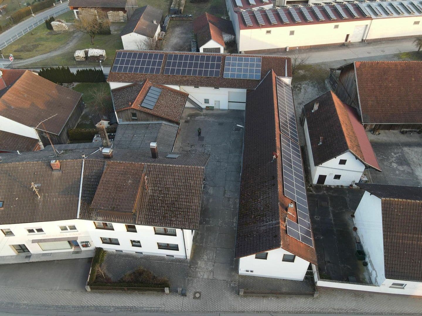 Prodej domu 383 m², pozemek 1.457 m², Schwaigener Str. 28, Mamming, Bavorsko Prodej domu 383 m², pozemek 1.457 m², Schwaigener Str. 28, Mamming, Bavorsko