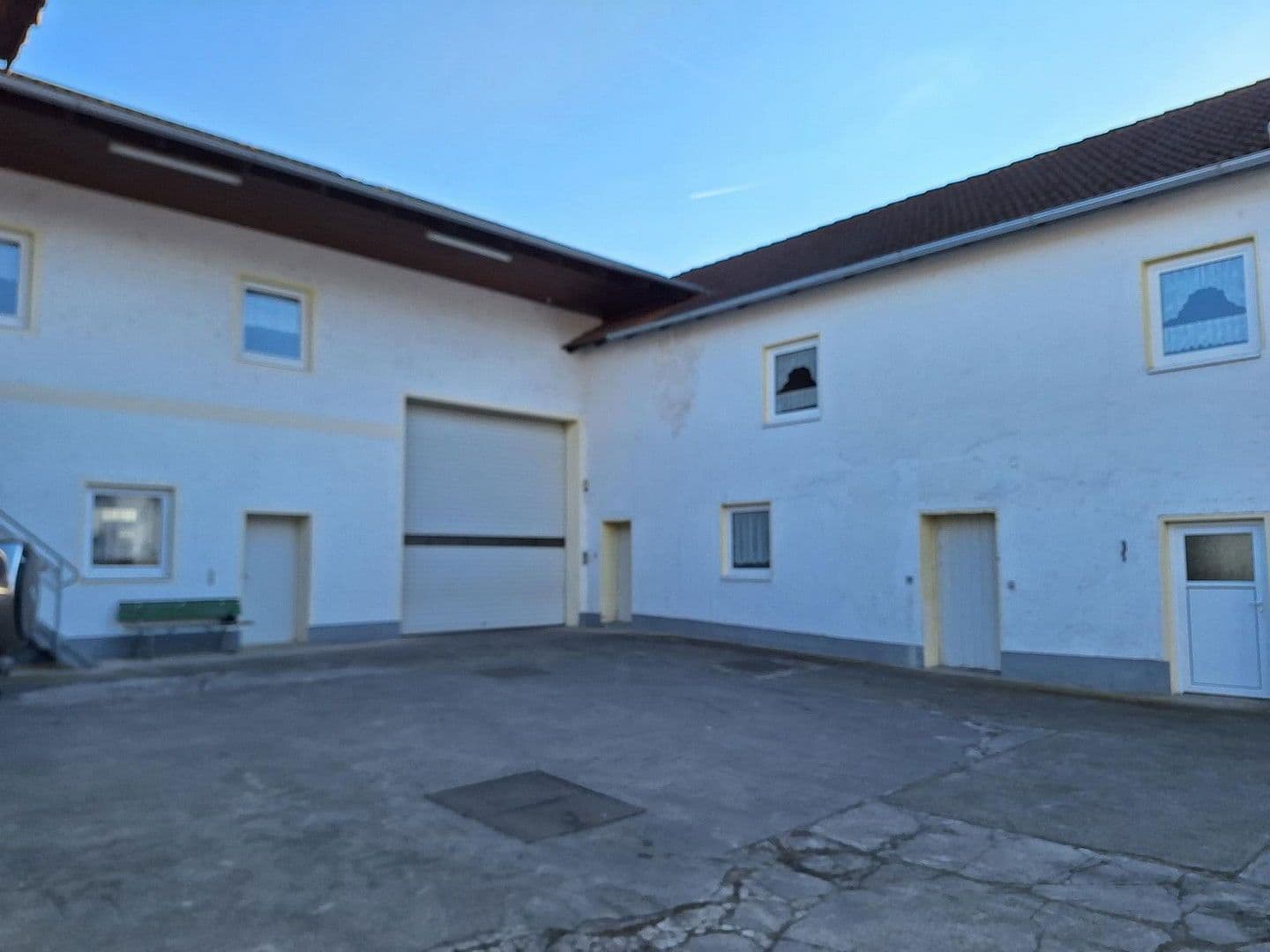 Prodej domu 383 m², pozemek 1.457 m², Schwaigener Str. 28, Mamming, Bavorsko Prodej domu 383 m², pozemek 1.457 m², Schwaigener Str. 28, Mamming, Bavorsko